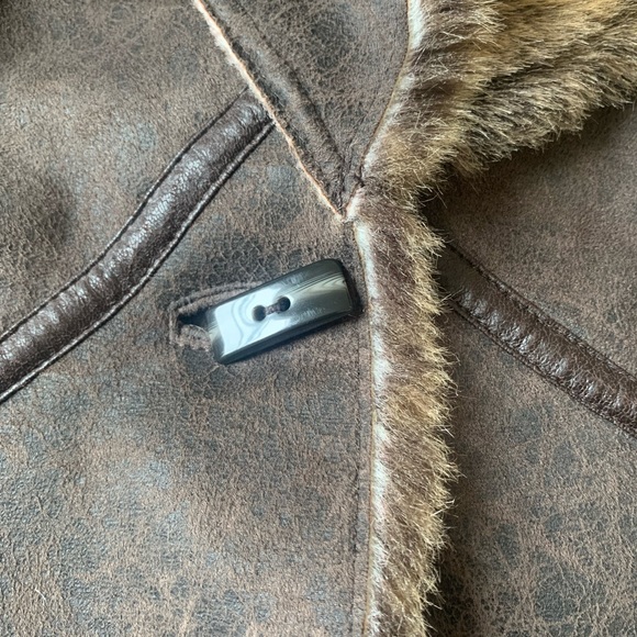❌SOLD❌Sherpa fur aviator style T&I vest jacket size M - Picture 8 of 9